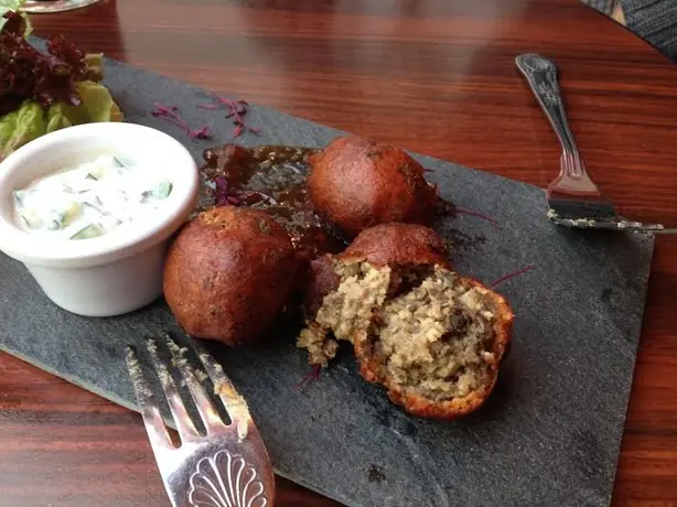 Foto von Haggis Pakora – Die knusprige schottisch-indische Fusion – fertig angerichtet