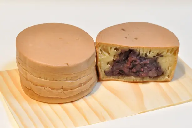 Foto von Imagawayaki (Obanyaki) – Japanische gefüllte Pfannkuchen – fertig angerichtet