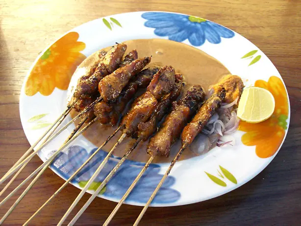 Foto von Indonesische Erdnusssauce (Bumbu Kacang) – fertig angerichtet