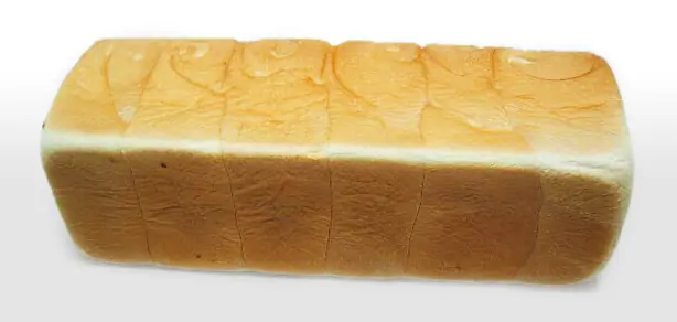 Foto von Japanisches Milchbrot (Shokupan) - Wolkenweich & Fluffig – fertig angerichtet