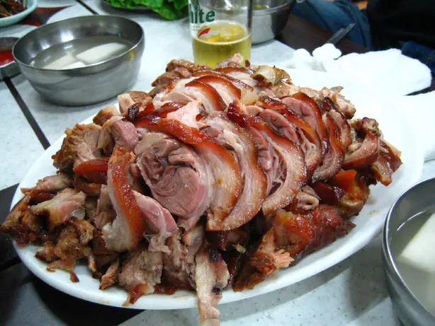 Wikipedia-Bild - Korean.food-Jokbal-01.jpg - Foto: by ayustety - CC BY-SA 2.0