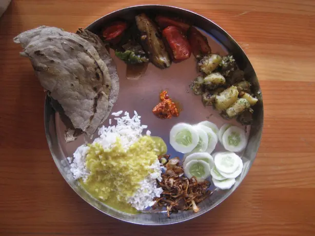 Foto von Jolada Rotti - Das glutenfreie Sorghum-Fladenbrot aus Karnataka – fertig angerichtet