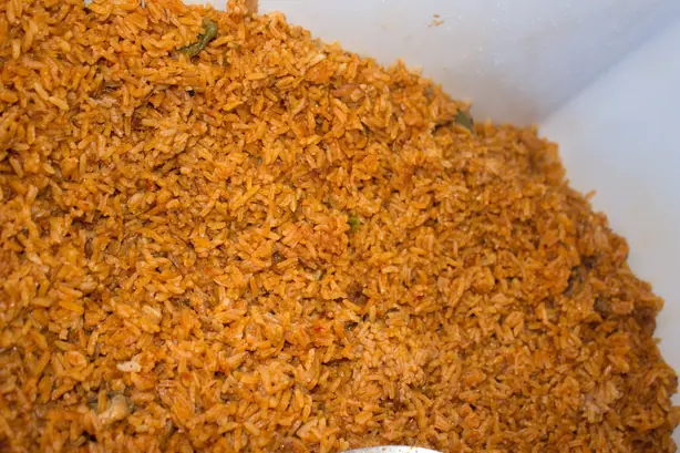 Foto von Jollof Rice - Der westafrikanische Party-Klassiker – fertig angerichtet