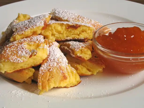 Foto von Kaiserschmarrn - Der fluffige österreichische Klassiker – fertig angerichtet