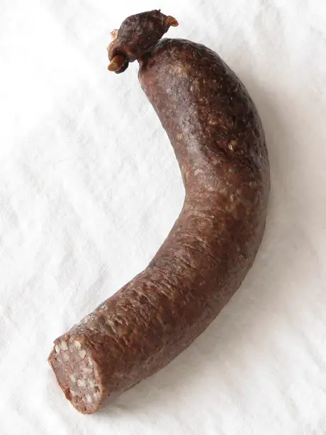 Foto von Kaszanka – Traditionelle Polnische Blutwurst mit Buchweizen – fertig angerichtet