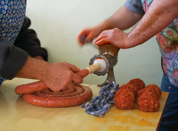 Foto von Keema Matar – Aromatisches indisches Hackfleisch-Curry mit Erbsen – fertig angerichtet