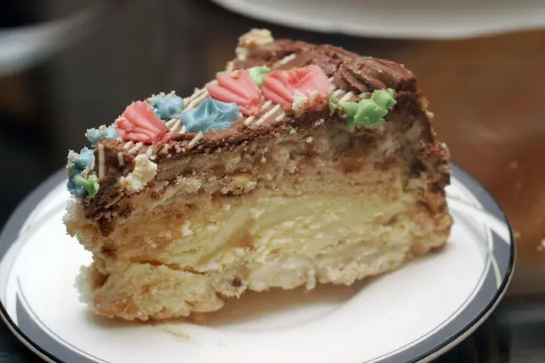 Foto von Kiewer Torte (Kyiv Cake) - Der legendäre ukrainische Klassiker – fertig angerichtet
