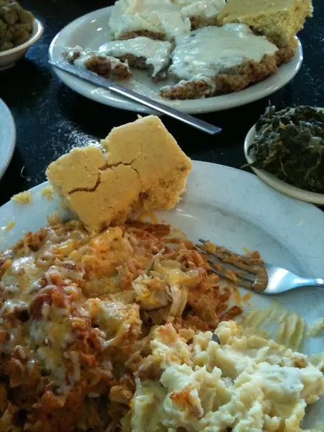 Foto von King Ranch Chicken - Der legendäre Tex-Mex Auflauf – fertig angerichtet