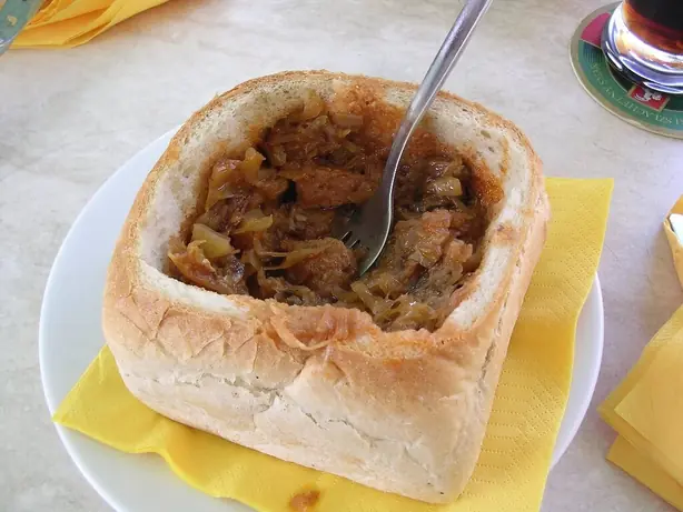 Foto von Kiszczonka - Deftige polnische Blutwurstsuppe nach Großpolnischer Art – fertig angerichtet