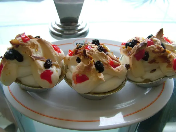 Foto von Klappertaart (Original Manado Kokoskuchen) – fertig angerichtet