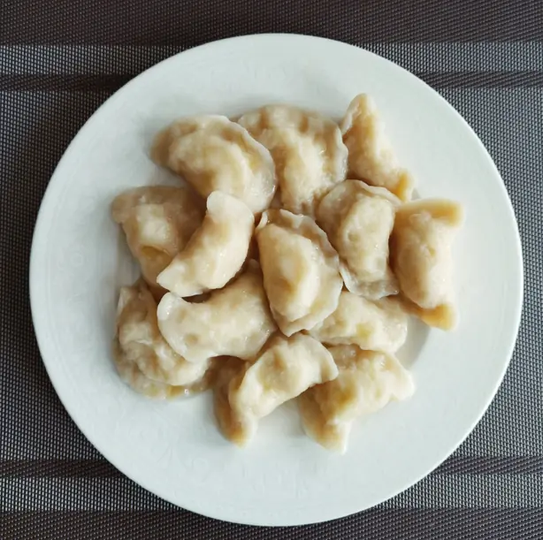 Wikipedia-Bild - Pierogi_z_masłem_-_2023.03.31.jpg - Foto: Aw58 - CC BY-SA 4.0