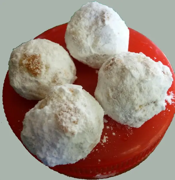 Foto von Kue Makmur – Zarte Erdnuss-Kekse in Blattform – fertig angerichtet