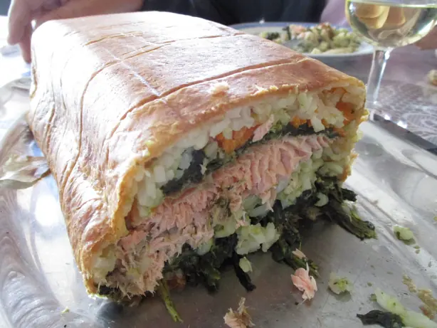 Foto von Kulebiak (Russische Lachs-Pastete) – Der majestätische Klassiker – fertig angerichtet