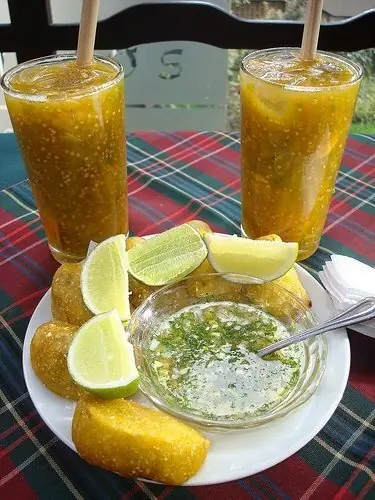 Foto von Lulada – Der erfrischende Lulo-Cocktail aus Kolumbien – fertig angerichtet