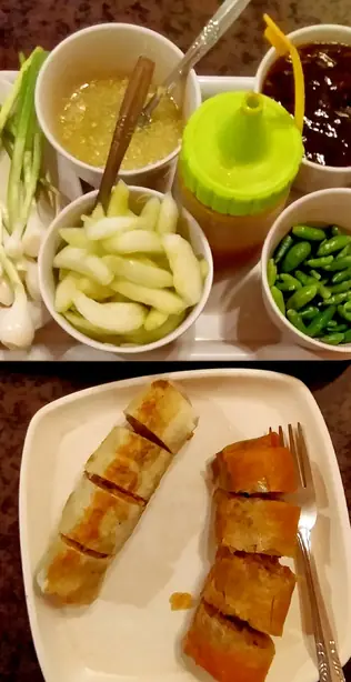 Foto von Lumpia Semarang (Indonesische Frühlingsrollen mit Bambussprossen) – fertig angerichtet