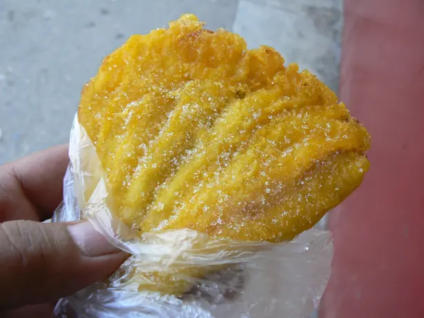 Foto von Maruya (Pinaypay) - Knusprige philippinische Bananen-Fächer – fertig angerichtet