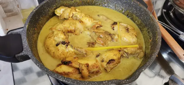 Wikipedia-Bild - Ayam_Salai_Masak_Lemak_Cili_Api.jpg - Foto: Mdsheth1986 - CC BY-SA 4.0