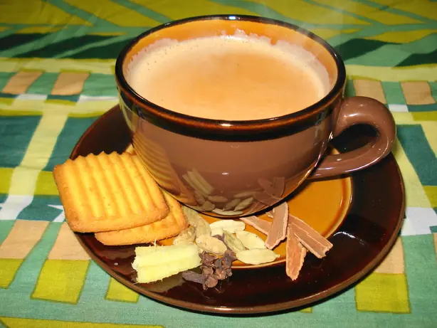 Foto von Masala Chai - Der aromatische indische Gewürztee – fertig angerichtet