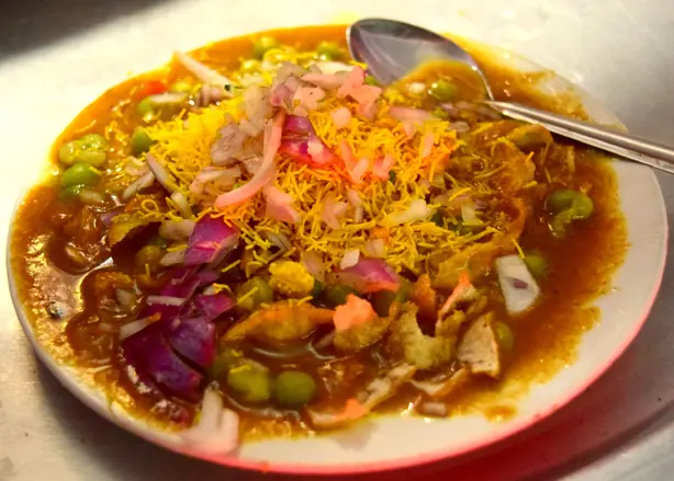Foto von Masala Puri - Der würzige Chaat-Klassiker aus Karnataka – fertig angerichtet
