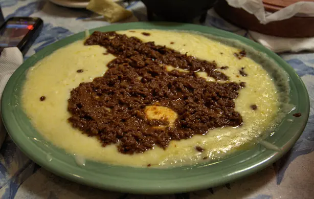Foto von Mexikanischer Queso Flameado (Flammender Käse) – fertig angerichtet