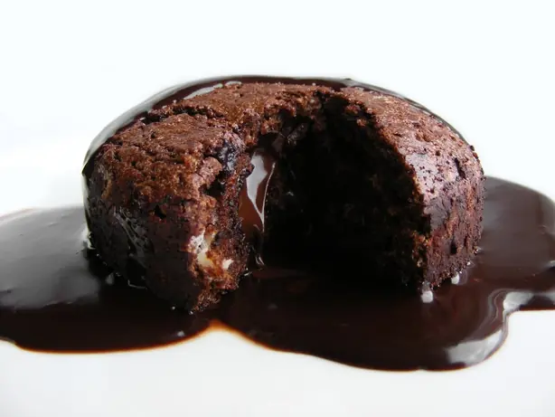 Wikipedia-Bild - Chocolate_Fondant.jpg - Foto: FotoosVanRobin from Netherlands - CC BY-SA 2.0