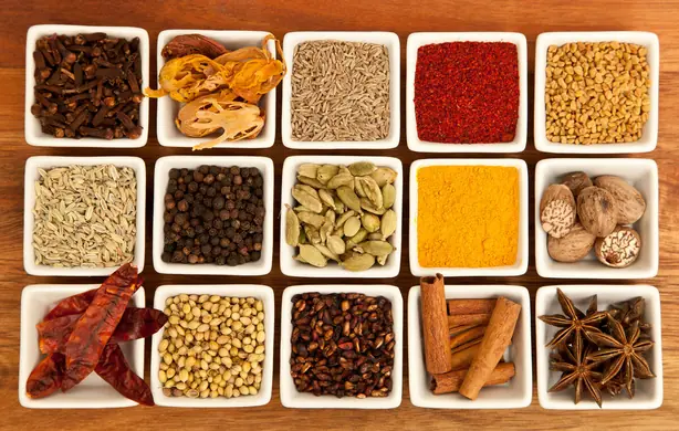 Wikipedia-Bild - Indian_Spices.jpg - Foto: Joe mon bkk - CC BY-SA 4.0