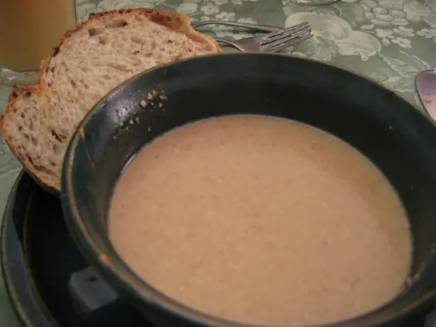 Foto von Norwegische Saftsuppe (Fruchtsuppe mit Sago) – fertig angerichtet