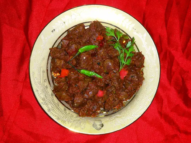 Foto von Original Kata-kat (Taka-tak) - Der würzige Karachi Streetfood-Klassiker – fertig angerichtet