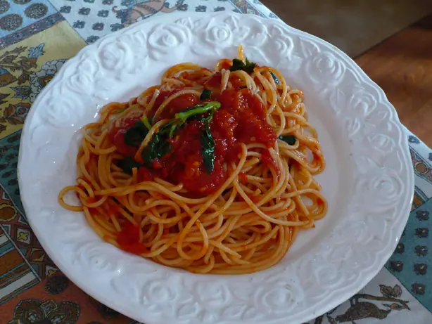 Foto von Original Pasta al Pomodoro – fertig angerichtet