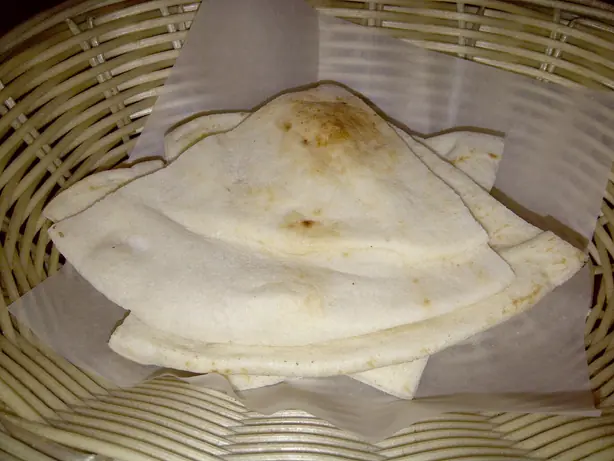 Foto von Original Pita-Brot (Taschenbrot) – fertig angerichtet