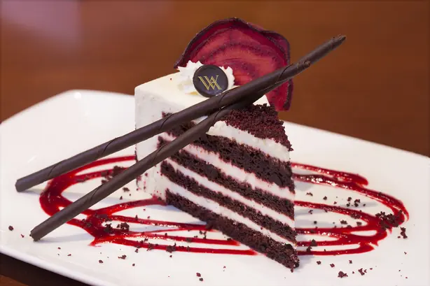 Foto von Original Red Velvet Cake (Roter Samtkuchen) – fertig angerichtet