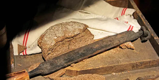 Foto von Original Walliser Roggenbrot (Pain de seigle valaisan AOP) – fertig angerichtet