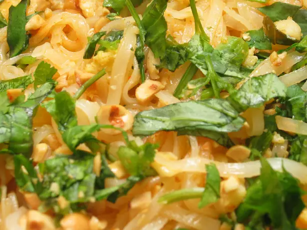 Foto von Pad Thai – Der thailändische Streetfood-Klassiker – fertig angerichtet