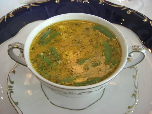 Foto von Palóc Suppe - Ungarischer Klassiker mit grünen Bohnen – fertig angerichtet