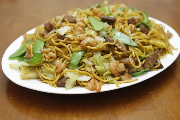 Wikipedia-Bild - Pancit_Ilonggo_Style_-_12110747826.jpg - Foto: pulaw - CC BY 2.0