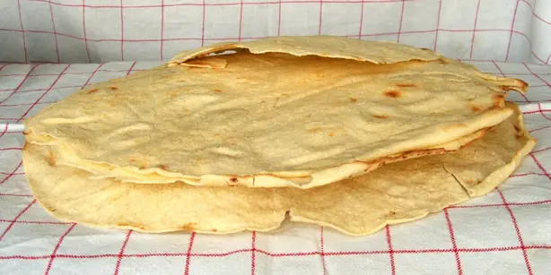 Foto von Pane Carasau (Sardisches Hirtenbrot) – fertig angerichtet