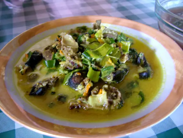 Foto von Paniki (Scharfes Flughund-Curry nach Minahasa-Art) – fertig angerichtet