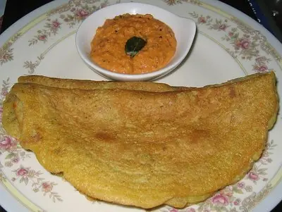 Foto von Pesarattu (Indische Mungbohnen-Crêpes) – fertig angerichtet