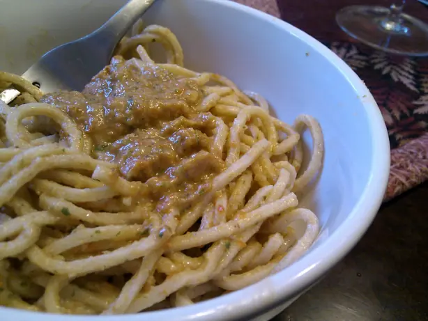 Foto von Pesto alla trapanese (Sizilianisches Mandel-Tomaten-Pesto) – fertig angerichtet