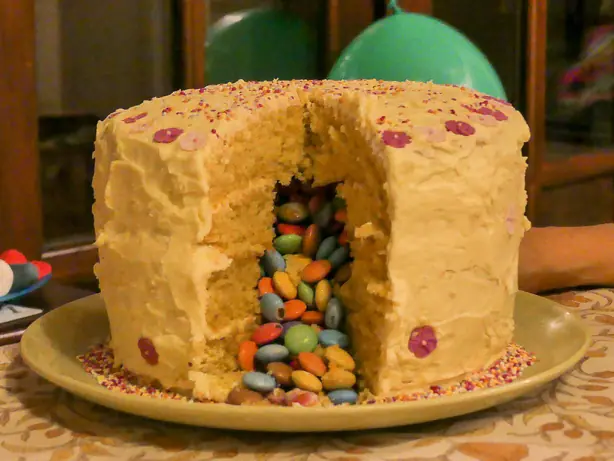 Wikipedia-Bild - Tiya's_Piñata_Cake_(44515373592).jpg - Foto: Mike Prince from Bangalore, India - CC BY 2.0