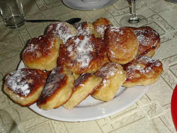 Foto von Polnische Apfel-Hefepfannkuchen (Racuchy) – fertig angerichtet