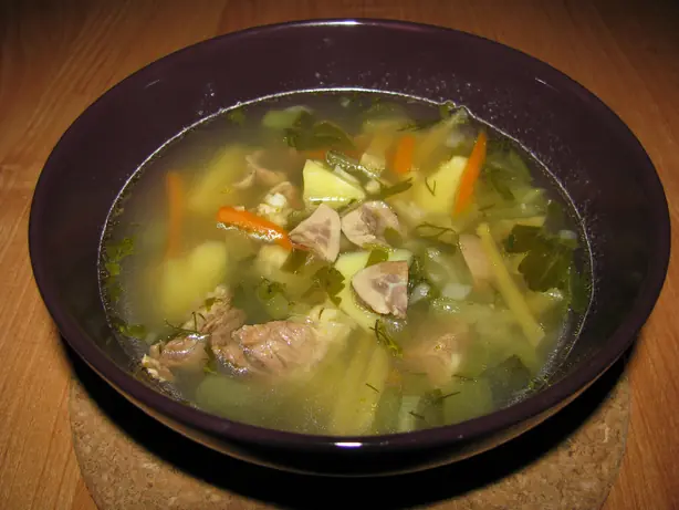 Foto von Polnische Salzgurkensuppe (Zupa Ogórkowa) – fertig angerichtet