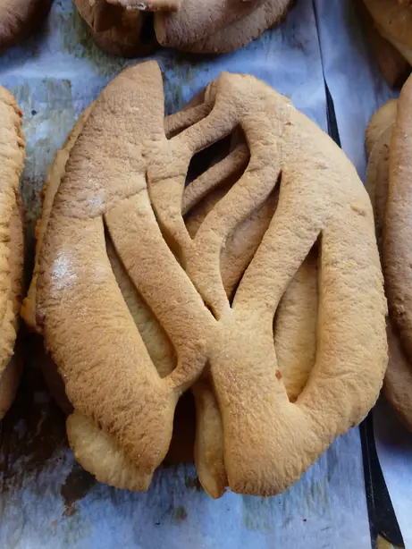 Foto von Pompe à l'huile (Provenzalisches Olivenöl-Brioche) – fertig angerichtet