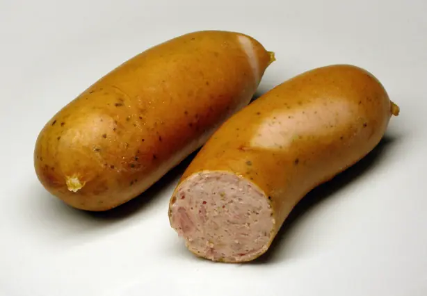Foto von Regensburger Knacker (Wurst nach Regensburger Art) – fertig angerichtet