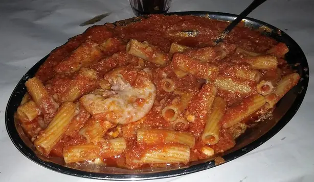 Foto von Rigatoni con la Pajata - Der römische Klassiker – fertig angerichtet