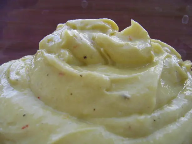 Foto von Rouille (Provenzalische Safran-Knoblauch-Sauce) – fertig angerichtet