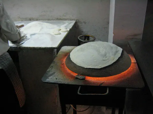 Foto von Rumali Roti (Indisches Taschentuch-Brot) – fertig angerichtet