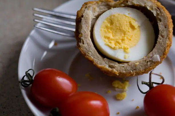 Foto von Schottisches Ei (Scotch Egg) – fertig angerichtet