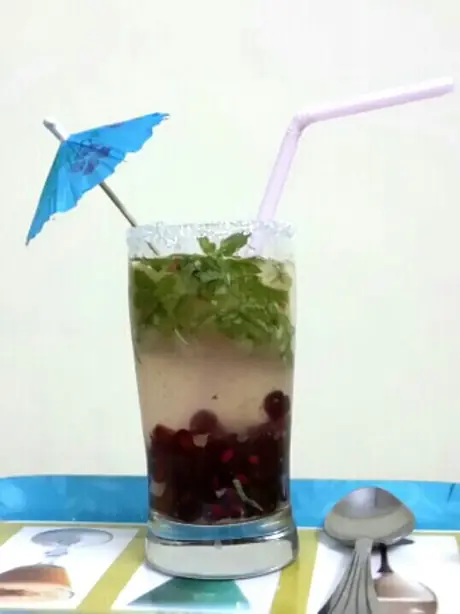 Foto von Shikanjvi (Indische Gewürzlimonade) – fertig angerichtet