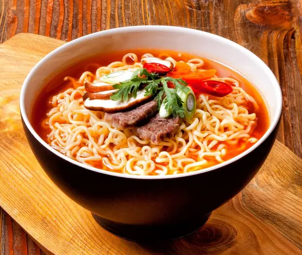 Foto von Shin Ramyun (Der koreanische Schärfe-Klassiker) – fertig angerichtet